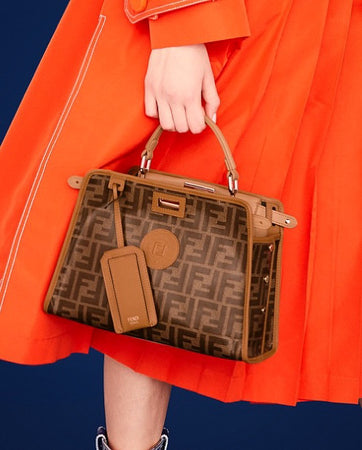 Medium peekaboo outlet defender